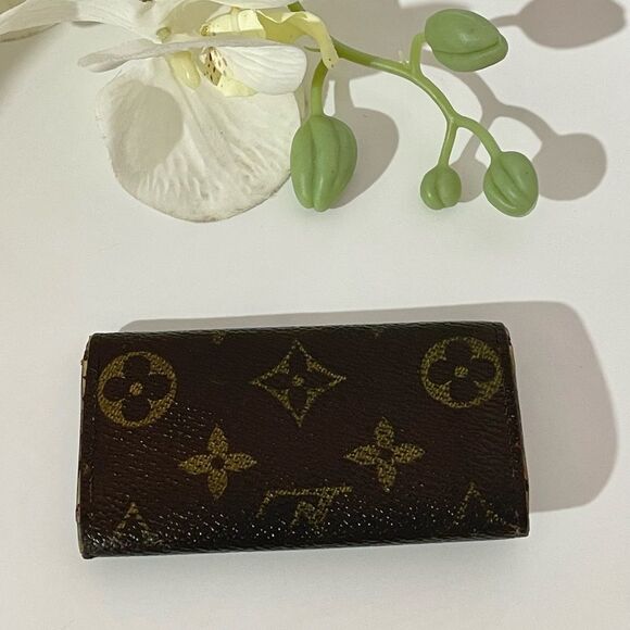 Louis Vuitton Monogram 4 Key Wallet - Picture 6 of 12